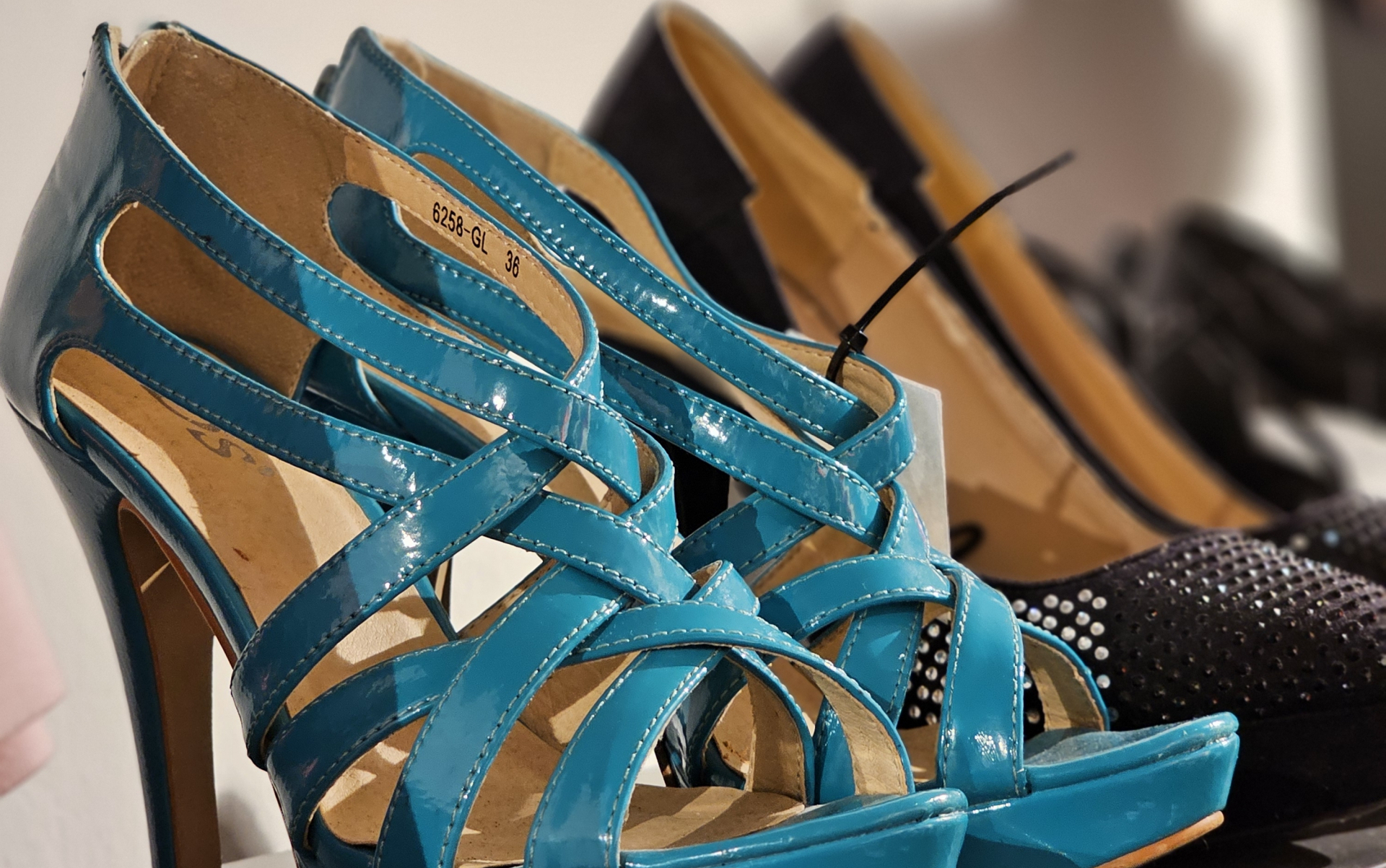 High Heals in blau und schwarz